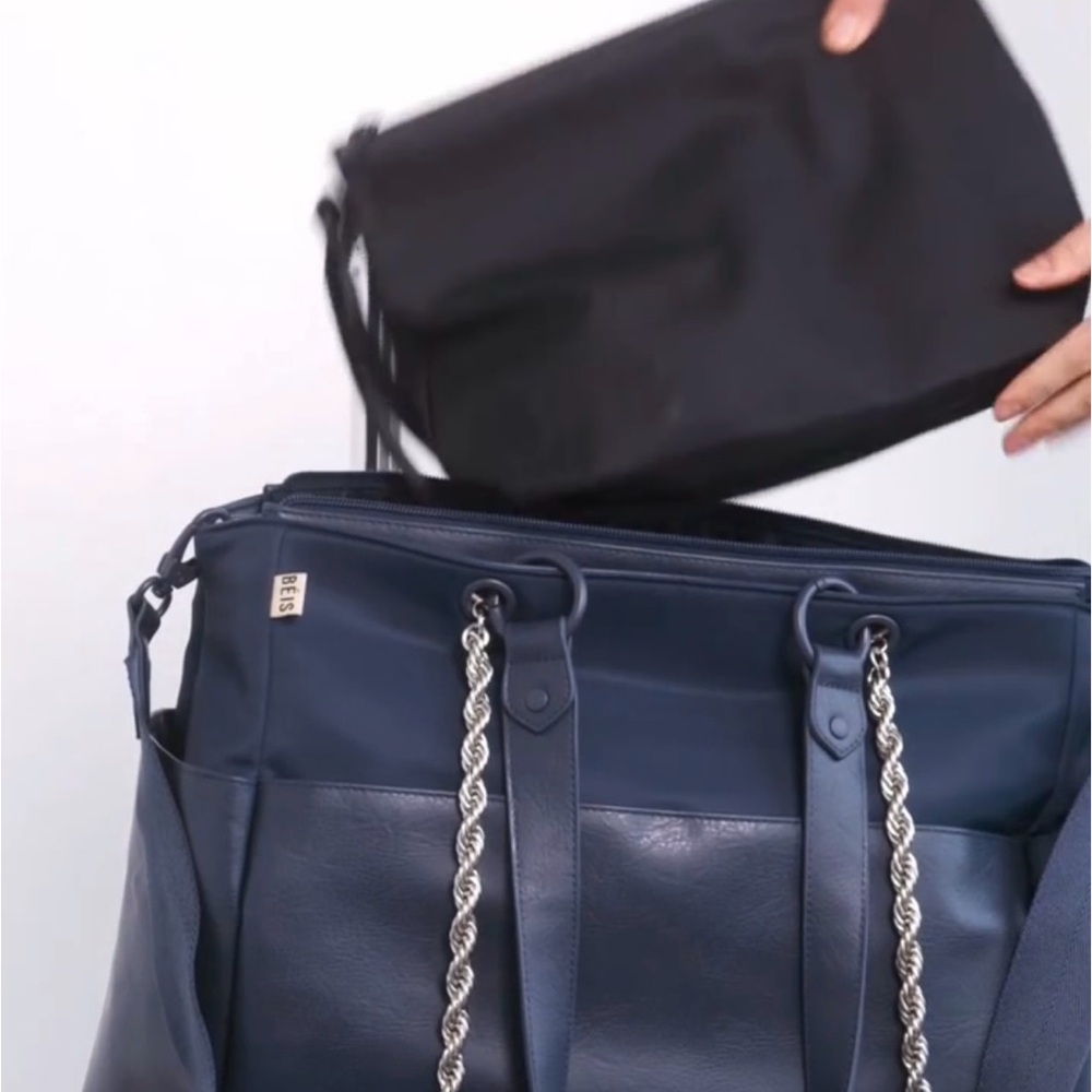 NWT BEIS The Diaper Bag 
in Navy - Picture 6 of 15